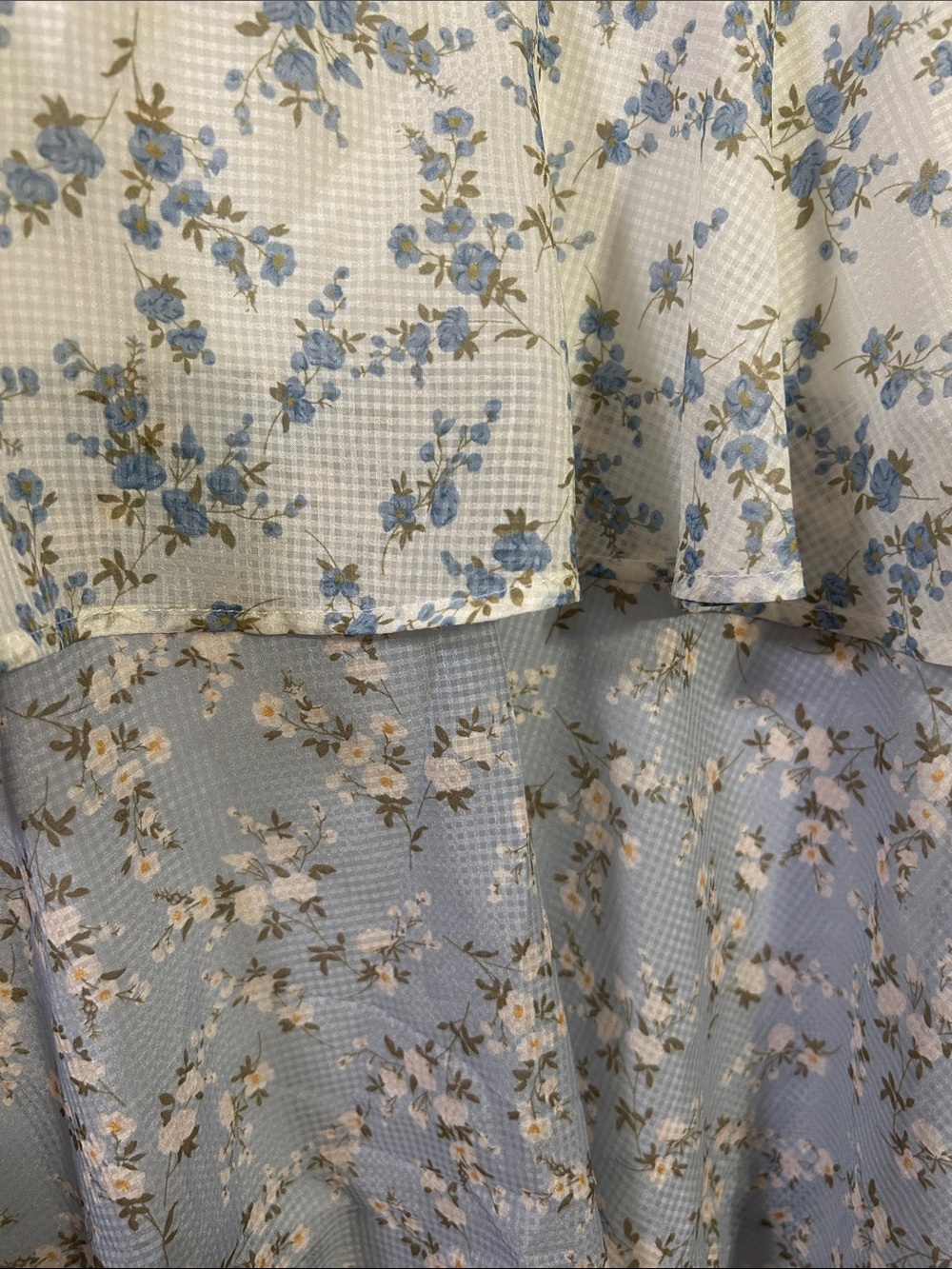 ARULA White and Blue Tiered Floral Print Dress-Size A (1X-16/18) - Picture 5 of 6